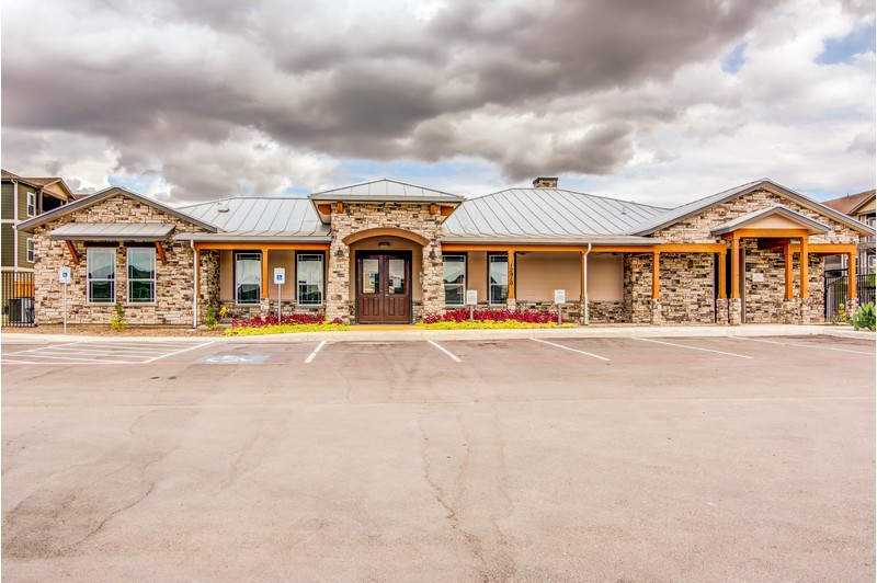 Leasing Office & Clubhouse