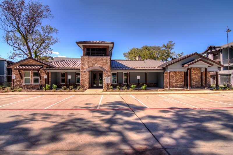 Leasing Office & Clubhouse