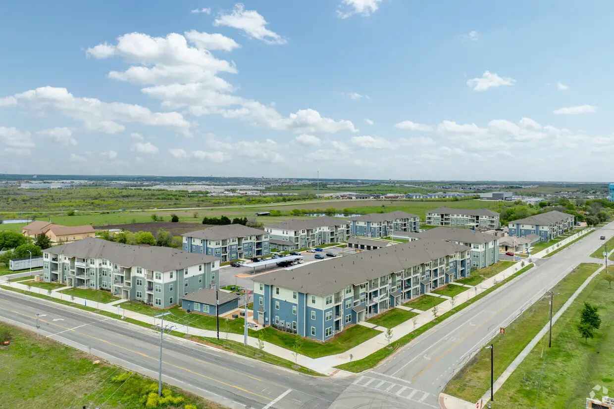 the-lantana-apartments-san-marcos-tx-context